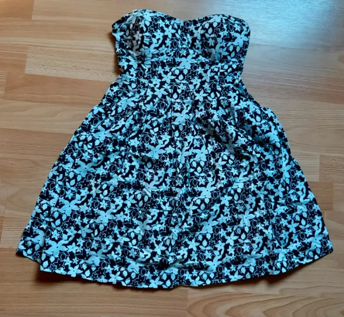 Robe bustier fleurie noire et blanche
