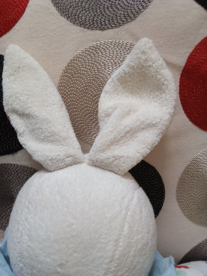 Doudou peluche lapin blanc Minouche vintage ancien tissu imprimé fleurs rouges jaunes floral fleuri - photo numéro 2