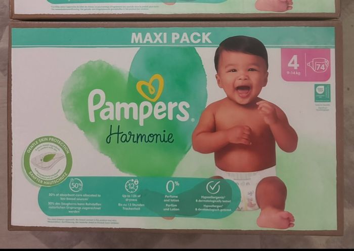 1 carton de couches Pampers taille 4