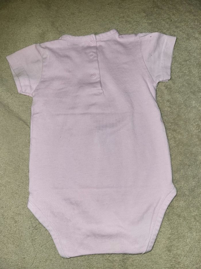 Lot Bodys 6-9 mois - photo numéro 3