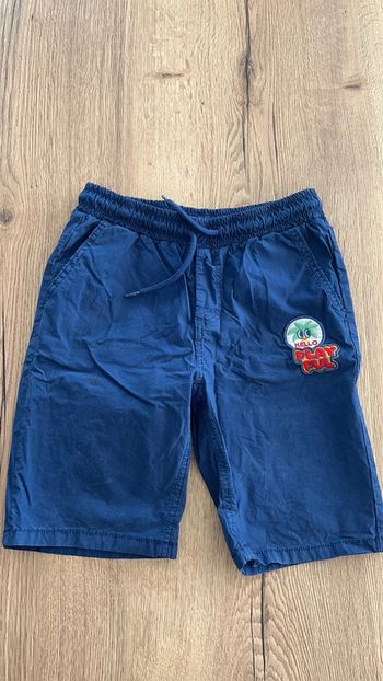 Short tape à l'œil