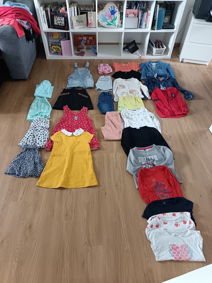 Gros lot  de vêtements  fille 8 ans- 30 pièces