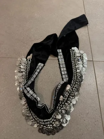 Accessoire de danse qui fait du bruit, très bon état, longueur 150cm