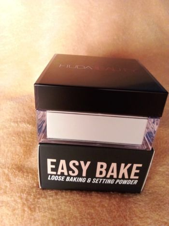 Huda Beauty poudre pound cake easy bake 20g neuf nouveau neuf jamais utilisé jamais ouvert