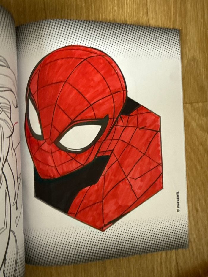 Coloriage spiderman + feutres - photo numéro 2