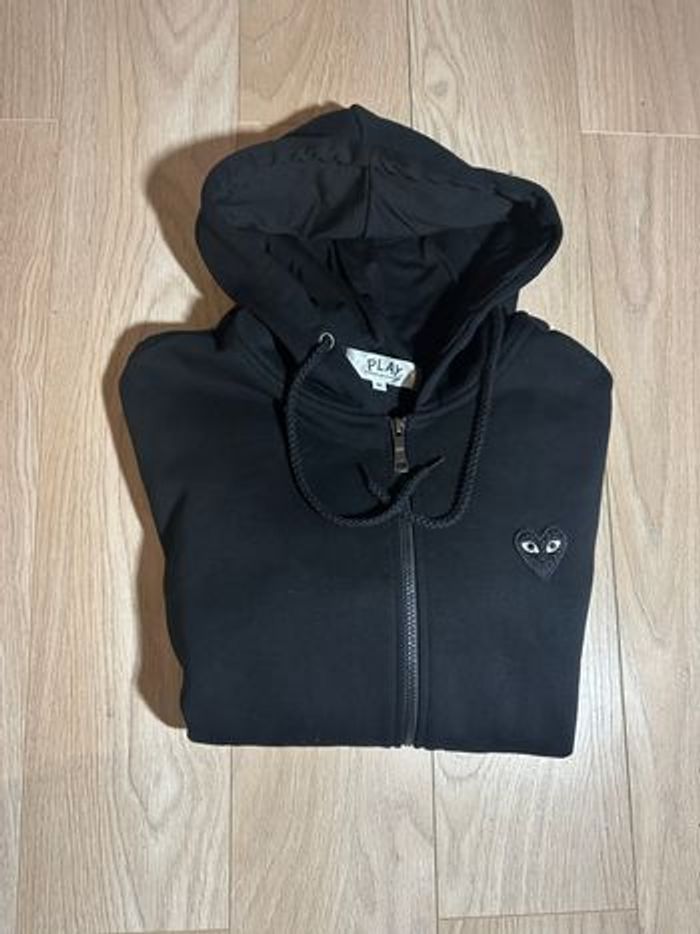 Sweat à capuche Comme des Garçons PLAY 🖤 - photo numéro 1