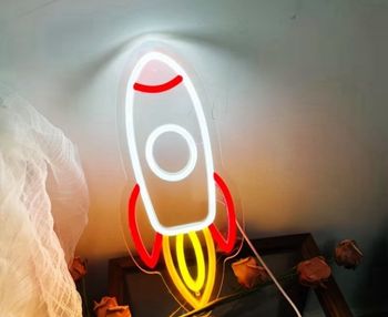 Neon fusée 2025 décoration chambre