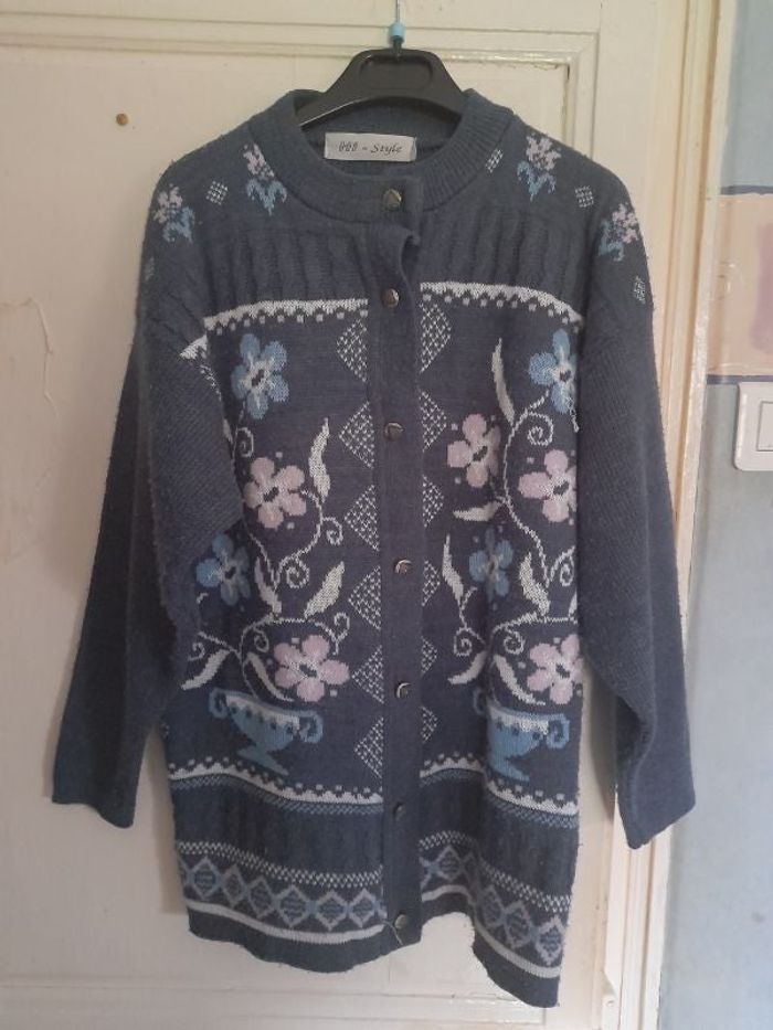 Gilet en maille gris fleuri, marque Hi-style, taille 42/44