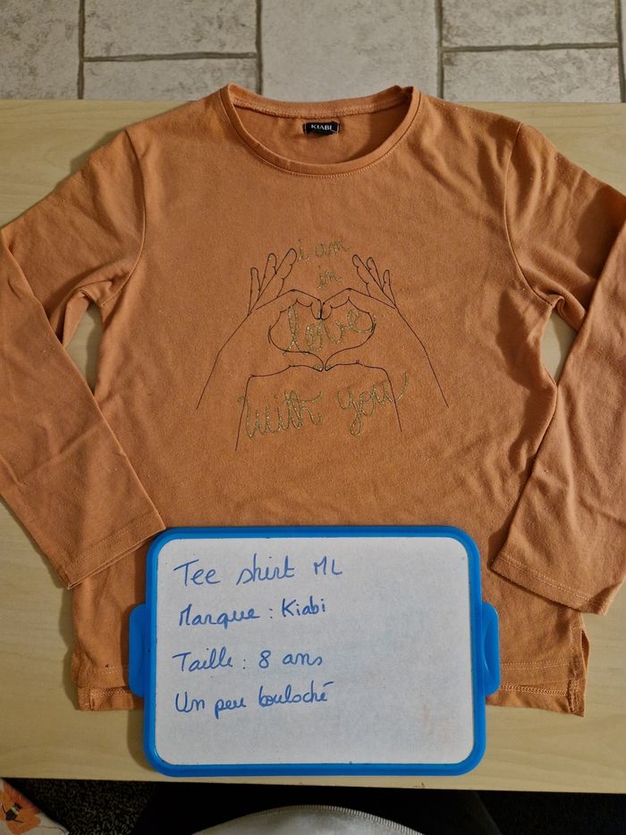 Tee shirt dessin cœur avec les mains