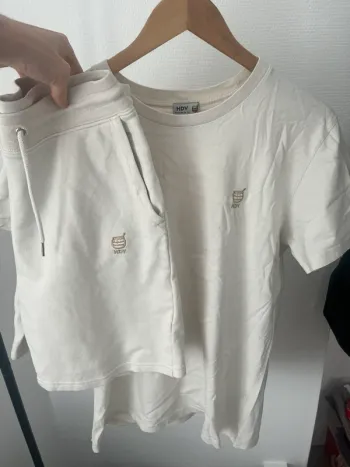 Ensemble HDV crème écoresponsable (Tee M + Short S)  Ultra comfy & stylé pour l’été