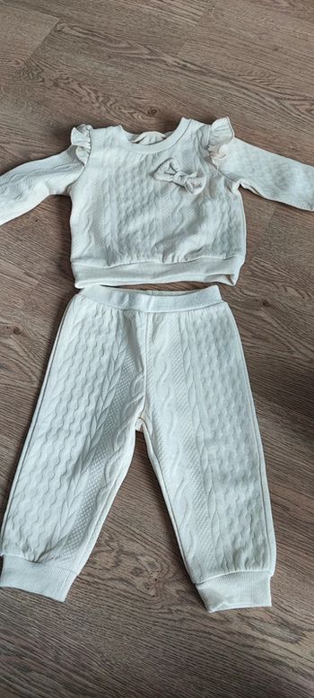 Ensemble en état neuf marque shein taille 9-12 mois