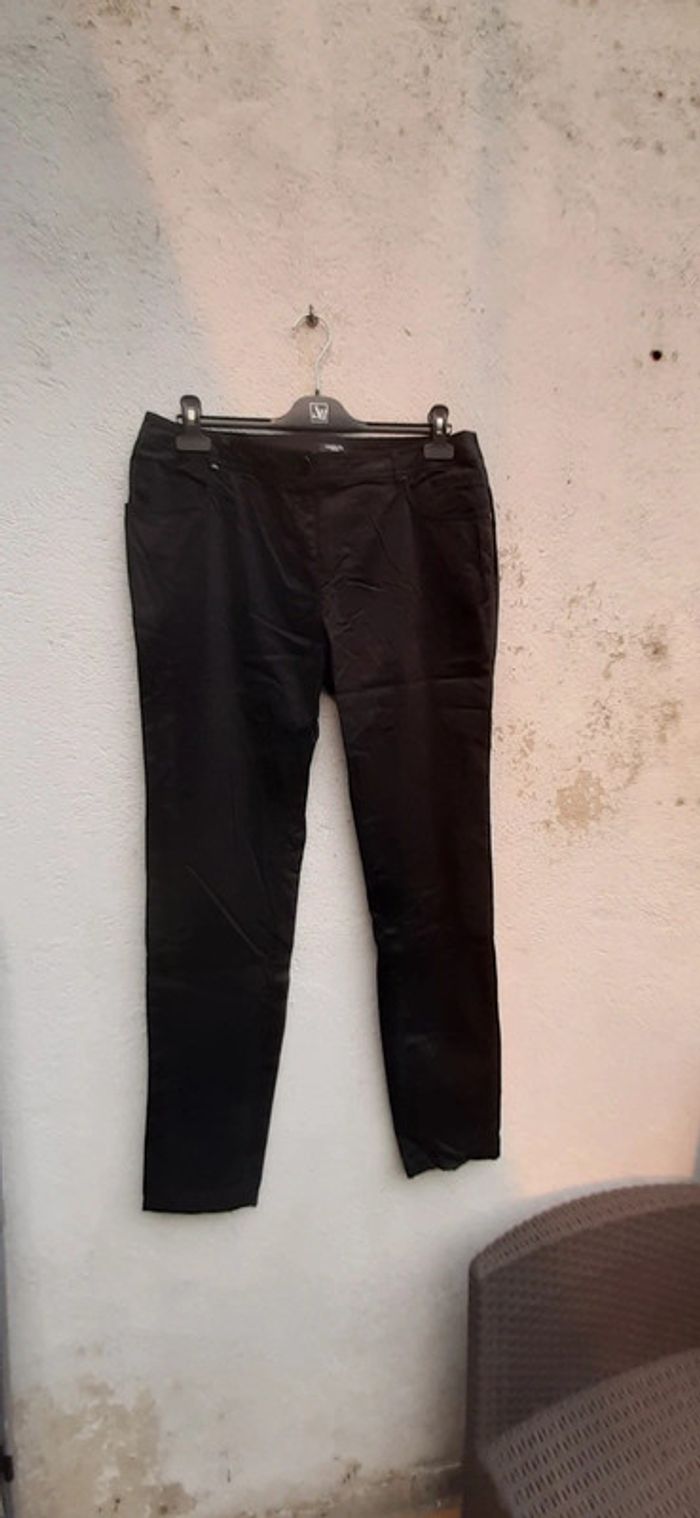 Pantalon en toile noire taille 46
