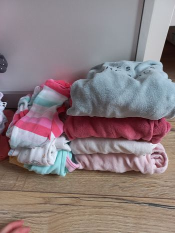 Lot body +pyjamas 1 mois fille