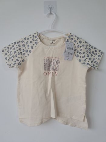 Tee shirt beige neuf 5 ans