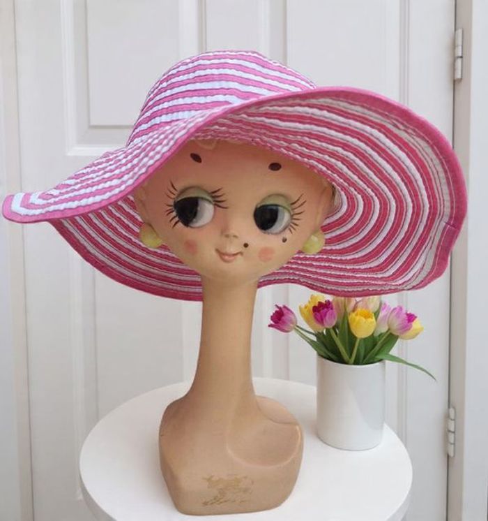grand chapeau capeline rose et blanc à rayures état neuf taille unique 57