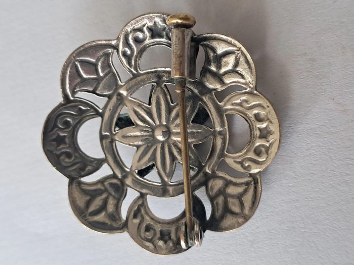 Broche à décor d étoile, lunes et fleurs de papyrus - photo numéro 3