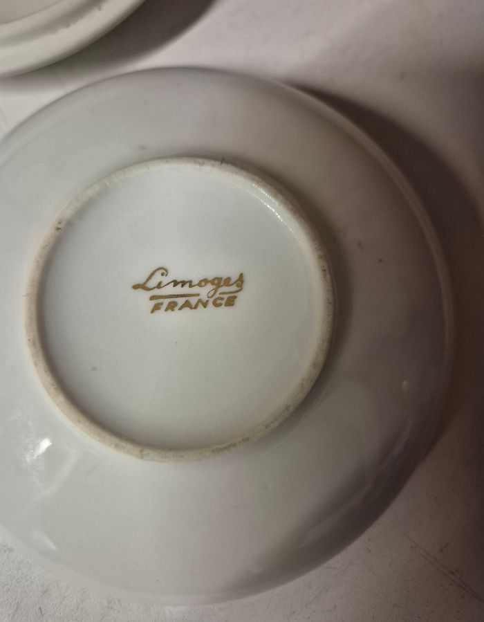 Bonbonnière / sucrier en porcelaine de limoges blanche avec dorure - photo numéro 5