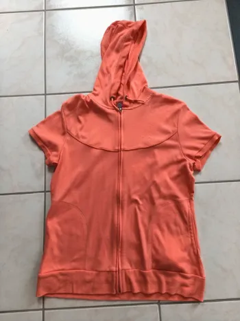 Pull gilet sans manches à capuche