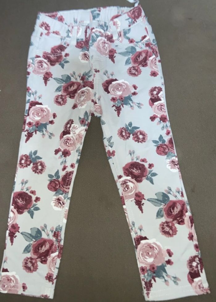 Deux pantalons fille taille 92 cm - photo numéro 4