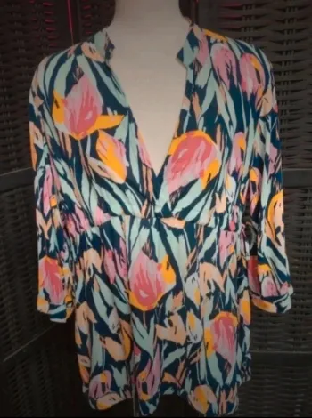 Très belle blouse fleurie XL