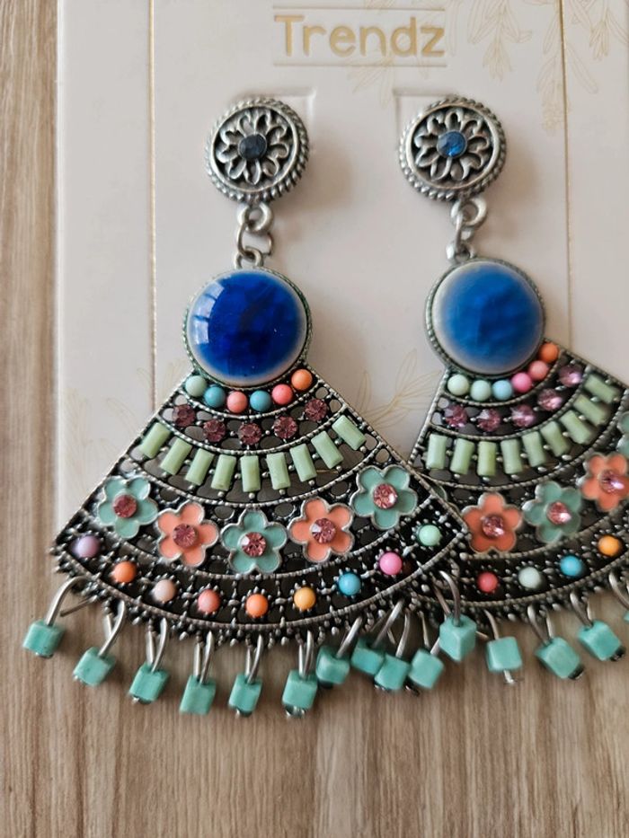 Boucles d'oreilles fantaisie neuves - photo numéro 2
