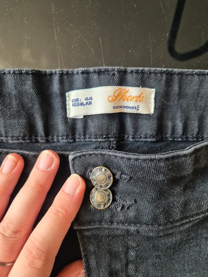 Short en jean noir - photo numéro 3