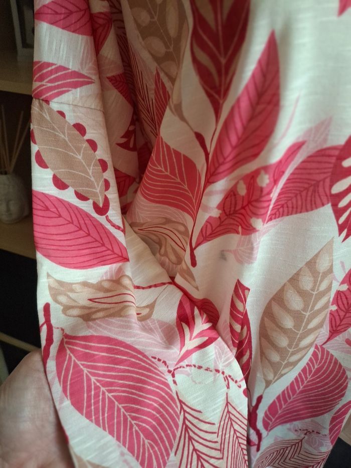 T shirt neuf motifs feuilles rose fushia - photo numéro 2