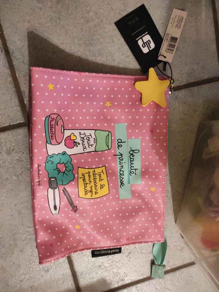 Trousse de toilette neuve