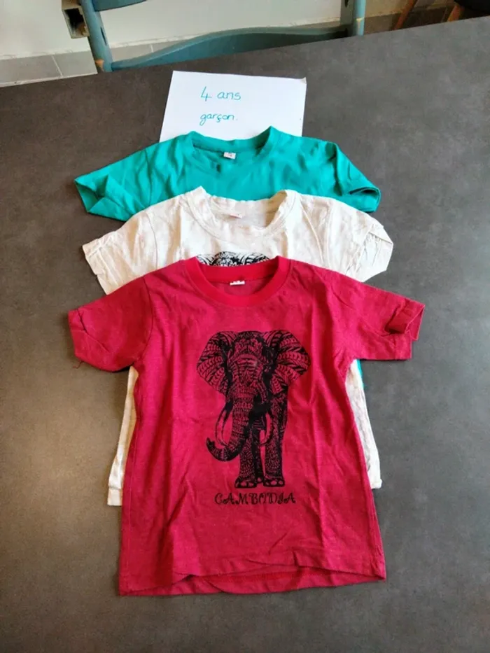 Lot 3 tee-shirts éléphants du Cambodge