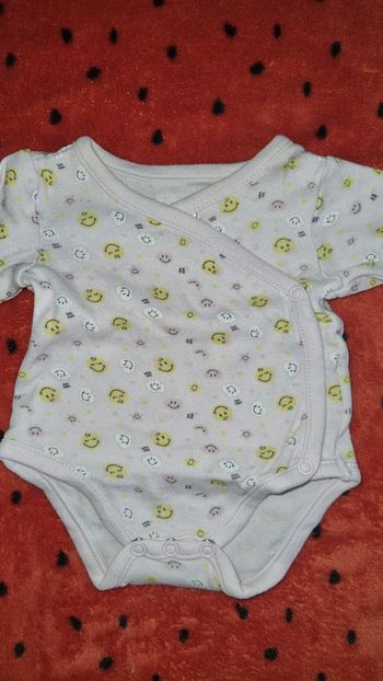 Body manche longue naissance fille en bon état