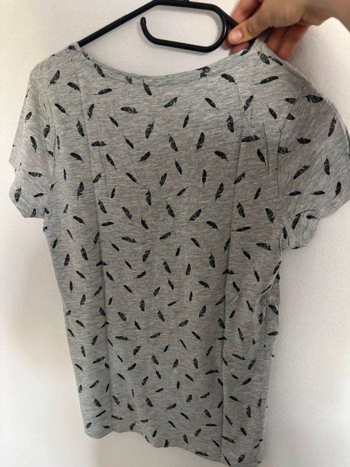 Teeshirt gris - photo numéro 3