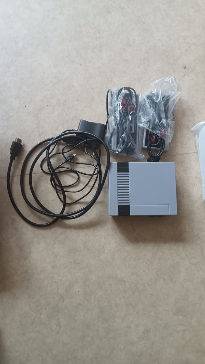 Mini nes avec 600 jeux , neuf avec boîte d'origine - photo numéro 2