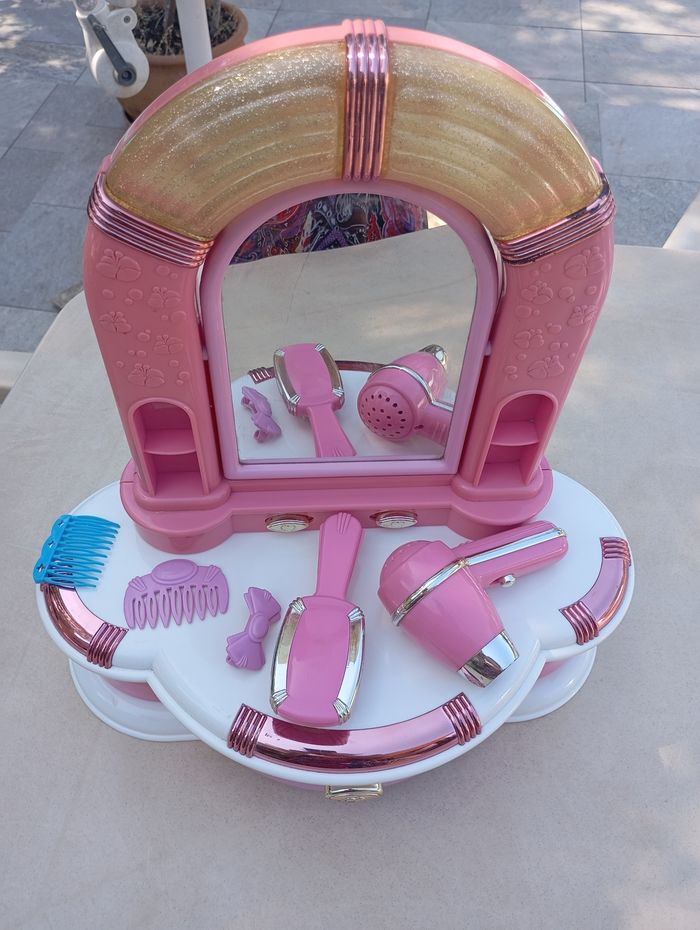 Coiffeuse barbie et ses accessoires - photo numéro 4