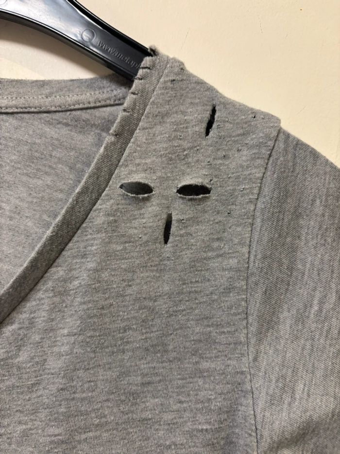 Joli teeshirt gris original Sacred Hawk taille 34 - photo numéro 3