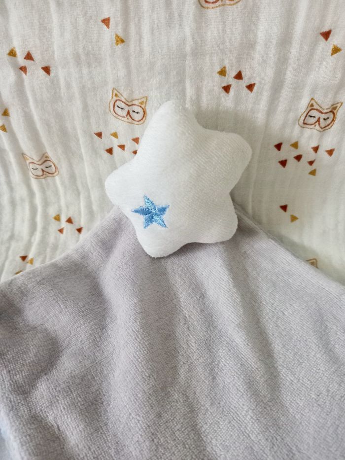 Doudou plat gris blanc bleu étoiles Spilec - photo numéro 2