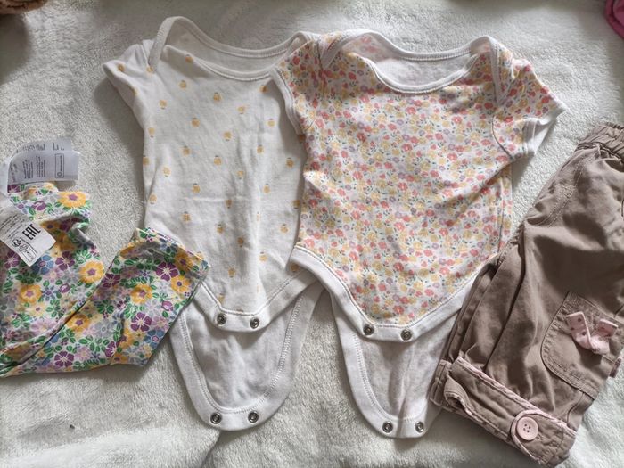 Tenues douces & fleuries (6 mois)