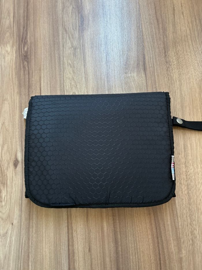 Tapis de change nomade noir / Sac à langer pliable noir Change Wallet - photo numéro 6