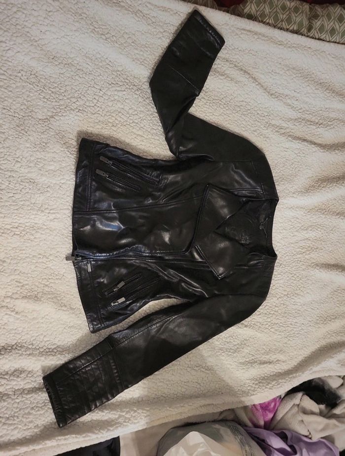Veste en cuir de mouton noir !