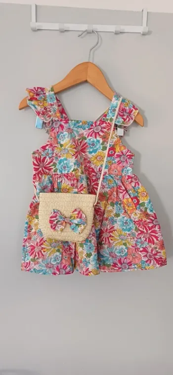 Adorable robe d’été fleurie avec sac assorti