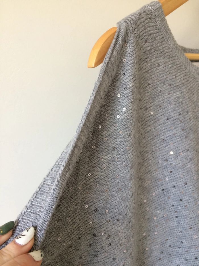 • Pull gris pailletté épaules dénudées • - photo numéro 18