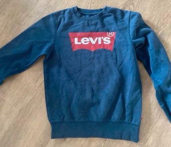 Pull Levi’s bleu marine et rouge