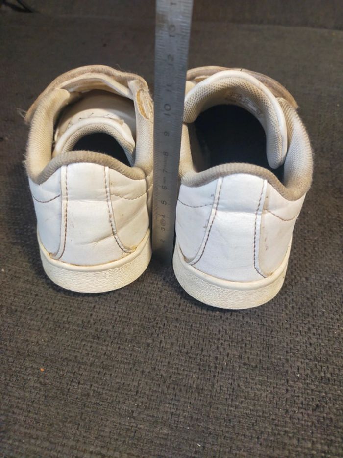 Baskets basses blanche a velcros T 32 adidas - photo numéro 3
