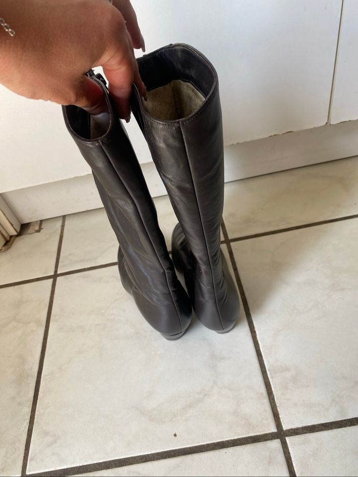 Bottes fourrées en cuir marron - photo numéro 4