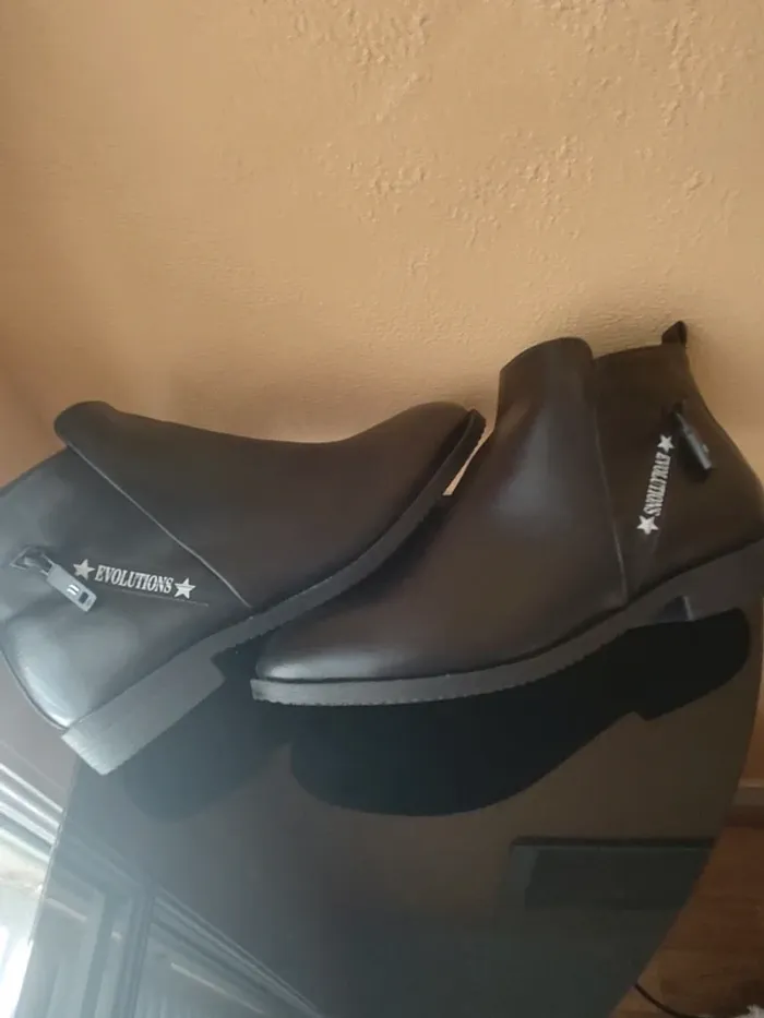 Bottines neuves T. 41