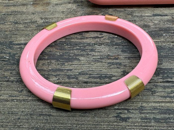 Jonc mile Mila 6,5 cl de diamètre résine rose et acier inoxydable or