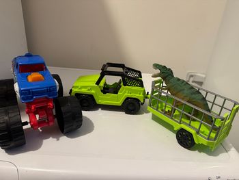 🚗 lot de voiture dinosaure +monster truck qui fait du bruit - très bon état