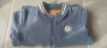 Gilet zippé tape à l'oeil 8 ans