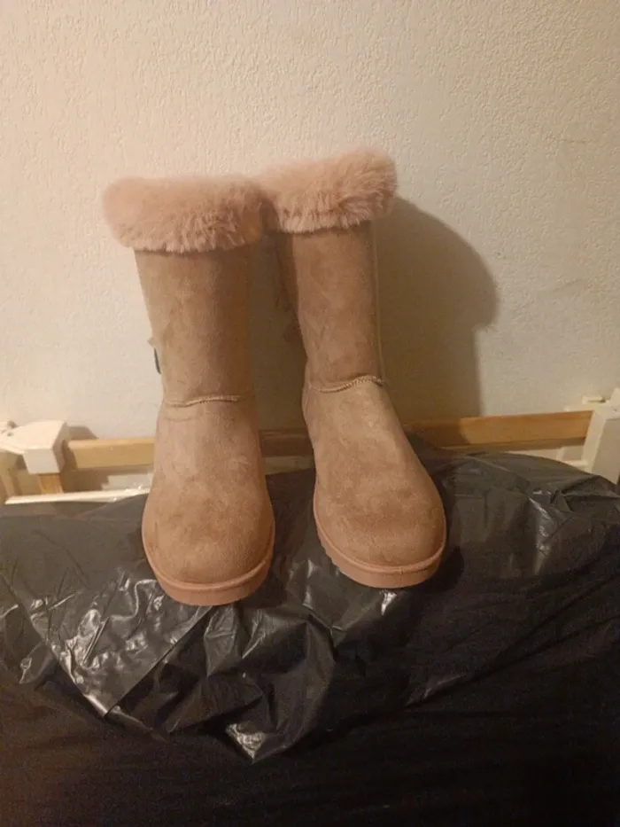 Bottes rose neuve avec étiquette taille 37