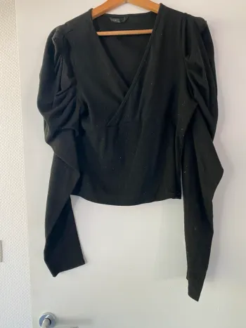 Pull noir épaule boufie