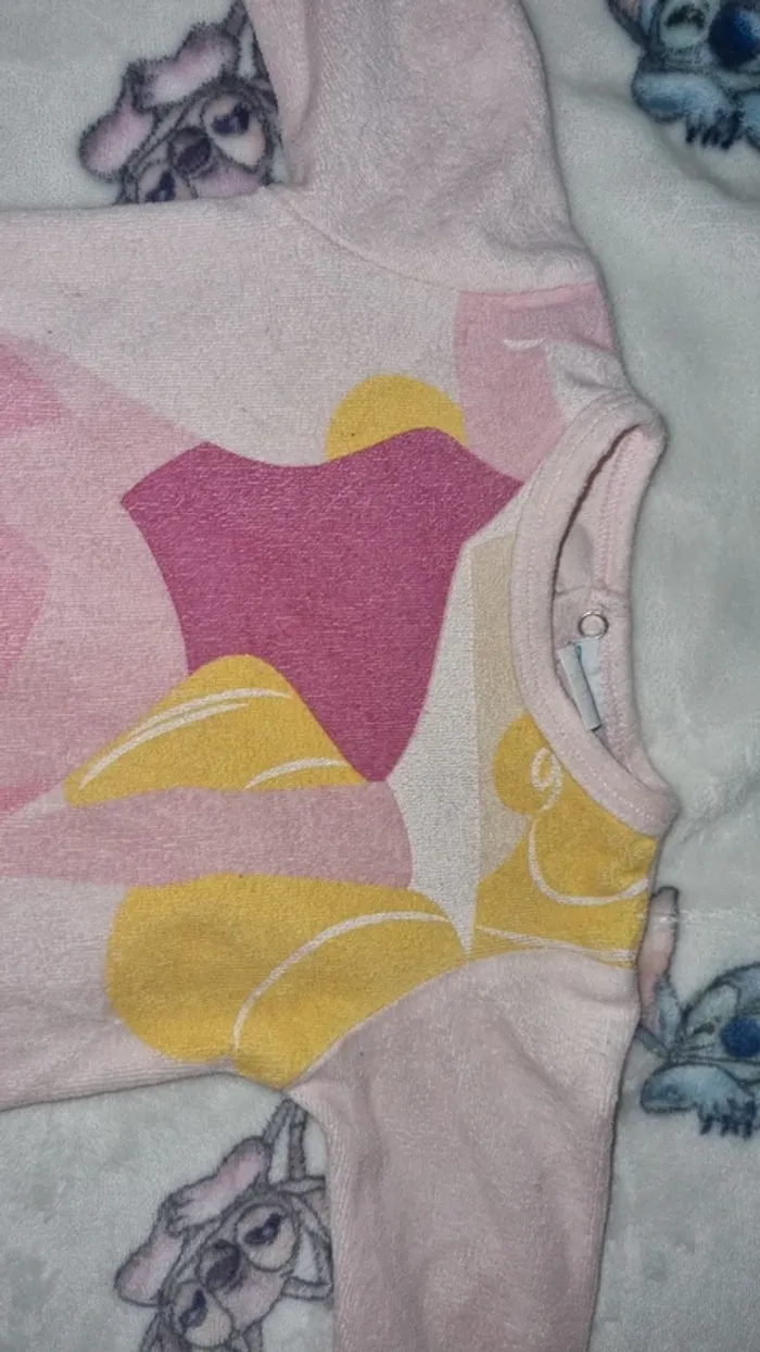 Pyjama princesse 6 mois en bon état - photo numéro 3